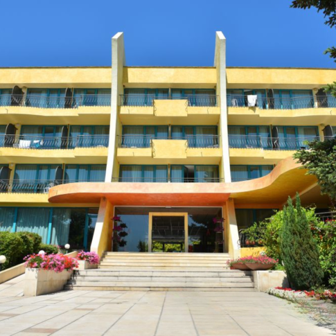 Ambassador 3*