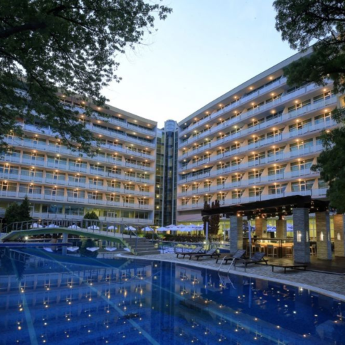 Grand Hotel Nirvana 4*