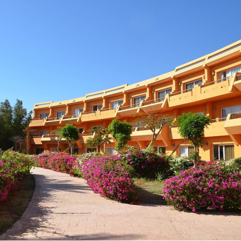 Amwaj Oyoun Hotel & Resort 5*