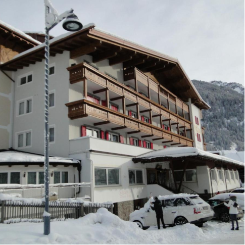 Astoria Hotel 4*