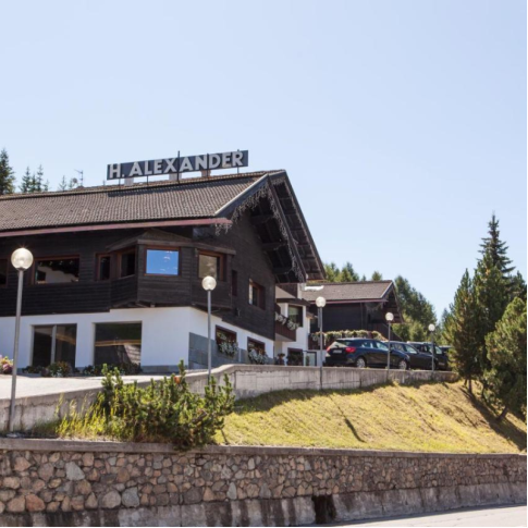 Charme Hotel Alexander 4*